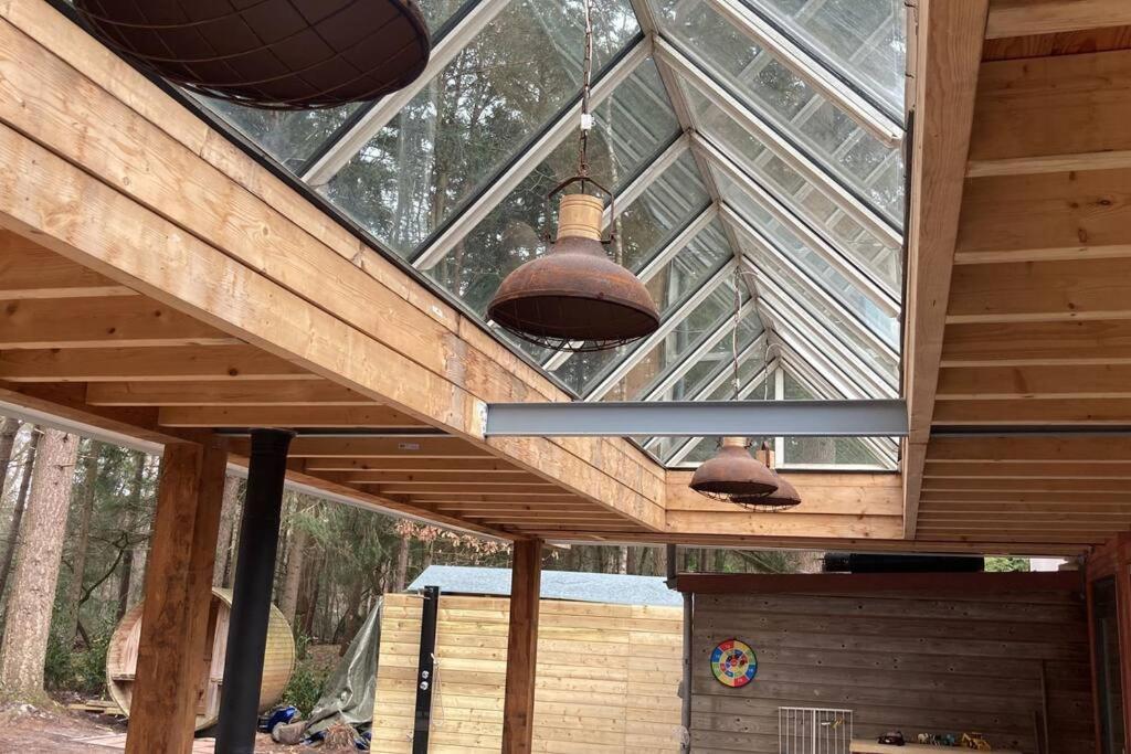 Kindvriendelijke Bungalow In Het Bos Bij Zwemmeer. Vilsteren Bagian luar foto