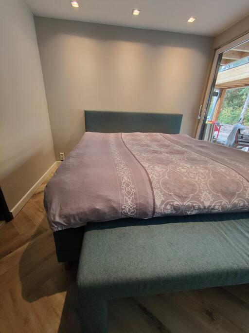 Kindvriendelijke Bungalow In Het Bos Bij Zwemmeer. Vilsteren Bagian luar foto