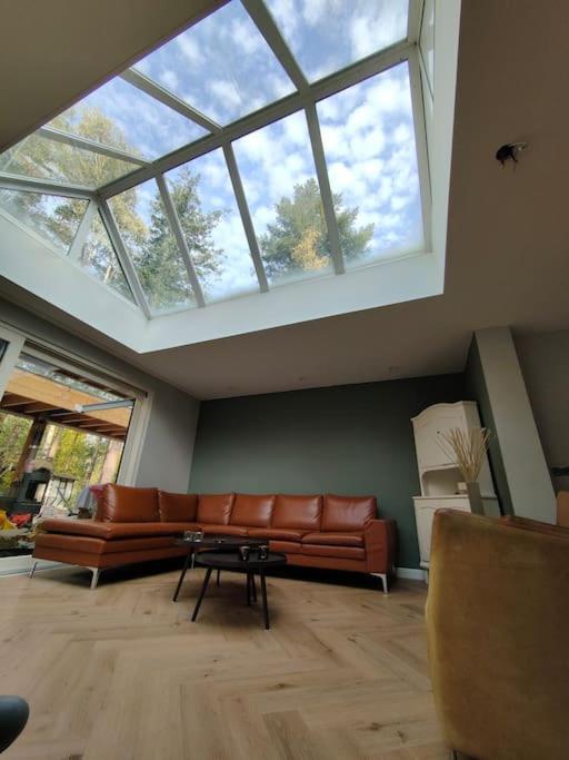 Kindvriendelijke Bungalow In Het Bos Bij Zwemmeer. Vilsteren Bagian luar foto