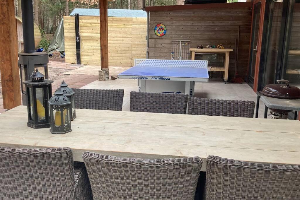 Kindvriendelijke Bungalow In Het Bos Bij Zwemmeer. Vilsteren Bagian luar foto