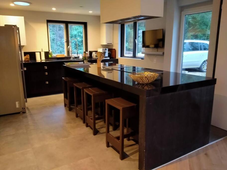 Kindvriendelijke Bungalow In Het Bos Bij Zwemmeer. Vilsteren Bagian luar foto