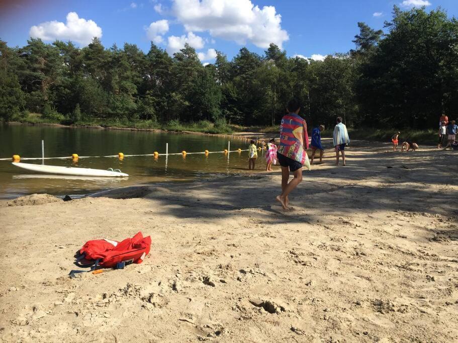 Kindvriendelijke Bungalow In Het Bos Bij Zwemmeer. Vilsteren Bagian luar foto
