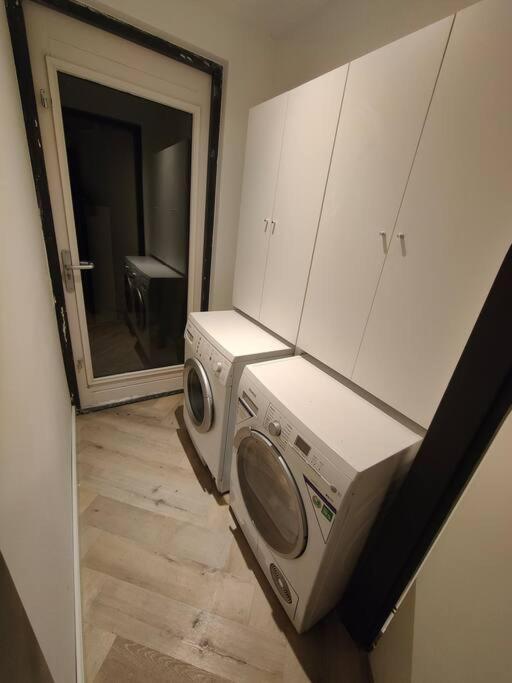 Kindvriendelijke Bungalow In Het Bos Bij Zwemmeer. Vilsteren Bagian luar foto