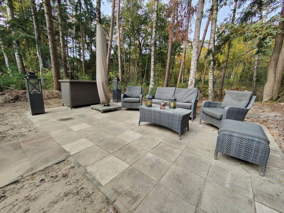 Kindvriendelijke Bungalow In Het Bos Bij Zwemmeer. Vilsteren Bagian luar foto