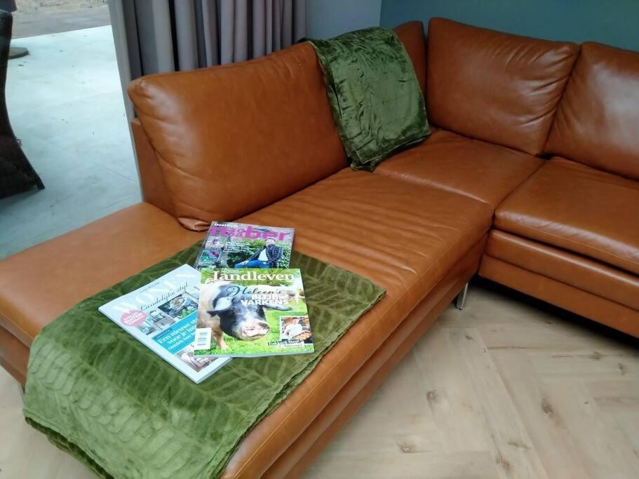 Kindvriendelijke Bungalow In Het Bos Bij Zwemmeer. Vilsteren Bagian luar foto