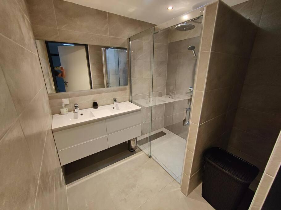 Kindvriendelijke Bungalow In Het Bos Bij Zwemmeer. Vilsteren Bagian luar foto