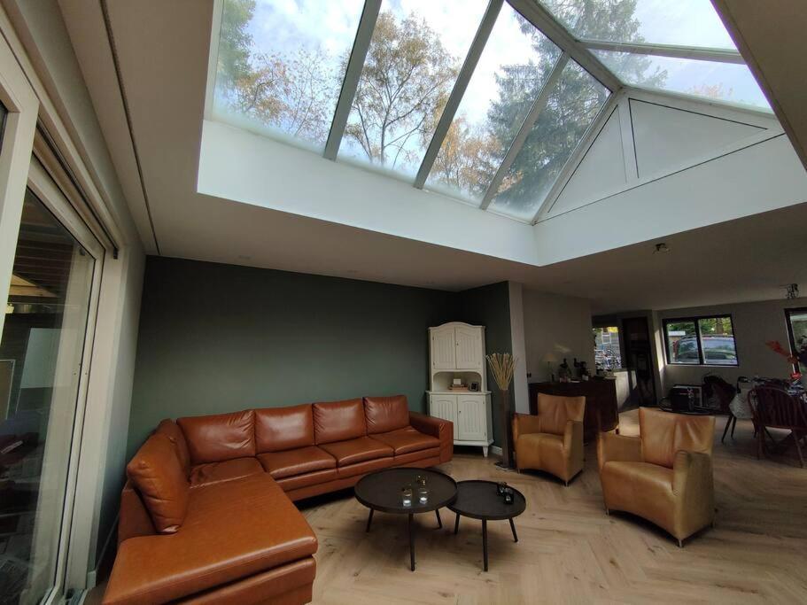 Kindvriendelijke Bungalow In Het Bos Bij Zwemmeer. Vilsteren Bagian luar foto