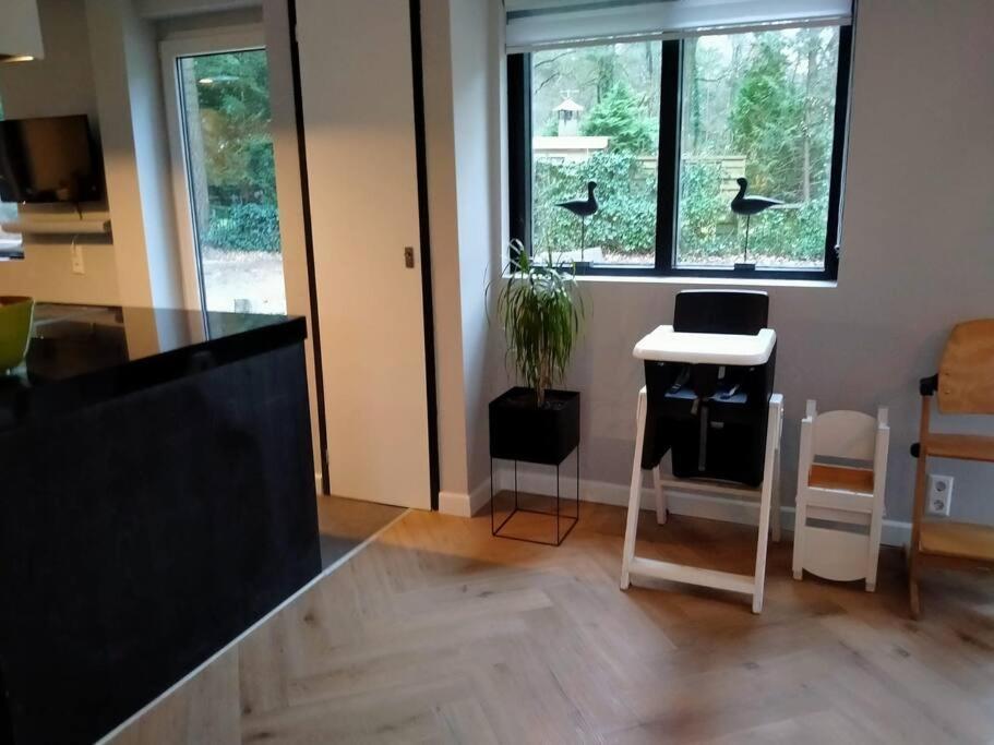 Kindvriendelijke Bungalow In Het Bos Bij Zwemmeer. Vilsteren Bagian luar foto