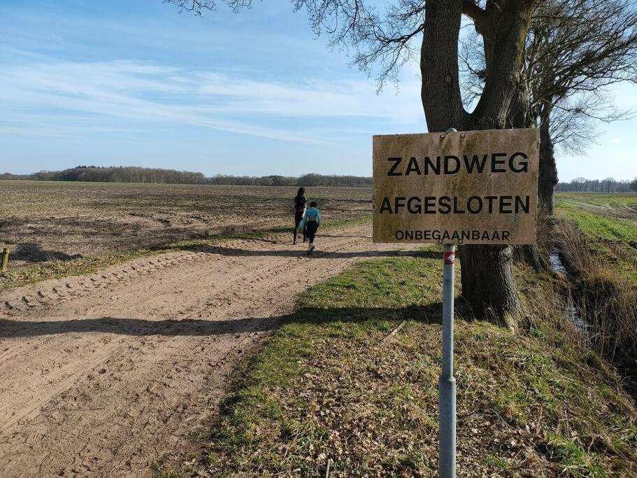 Kindvriendelijke Bungalow In Het Bos Bij Zwemmeer. Vilsteren Bagian luar foto