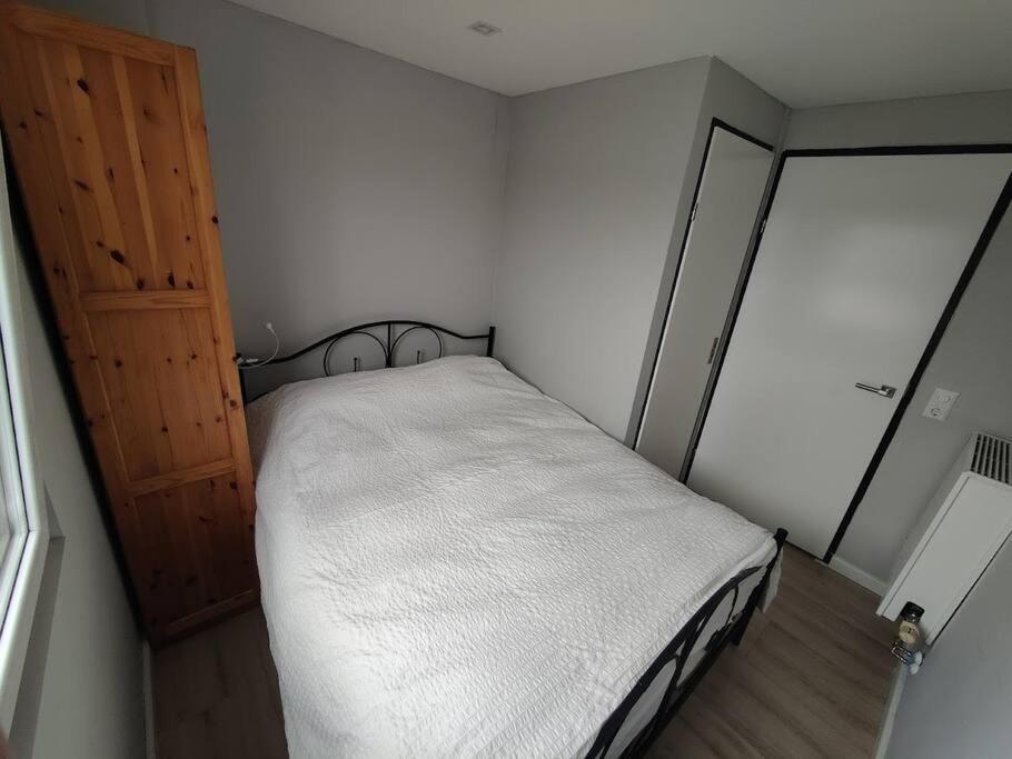 Kindvriendelijke Bungalow In Het Bos Bij Zwemmeer. Vilsteren Bagian luar foto