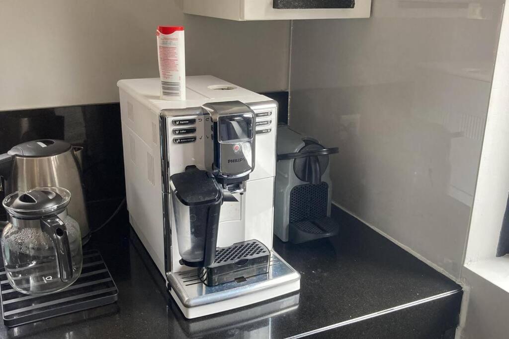 Kindvriendelijke Bungalow In Het Bos Bij Zwemmeer. Vilsteren Bagian luar foto